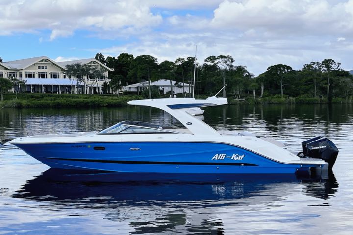 Top Features of the 2022 Sea Ray SLX 310 OB